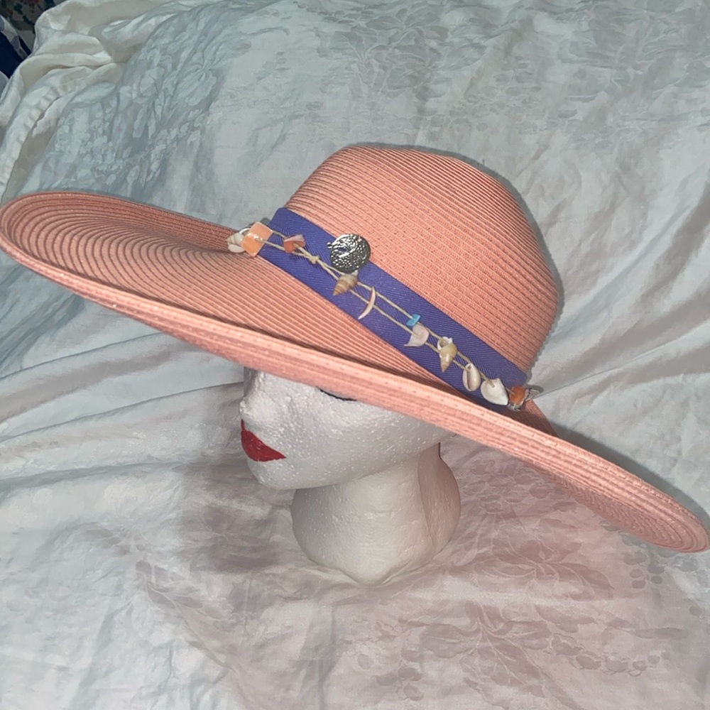 Nwot RARE Uno Alla Volta wide brim seashell sun hat made in USA